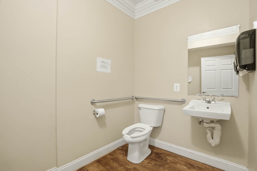 More Photos Of 1662 Village Green, Crofton Office For Lease