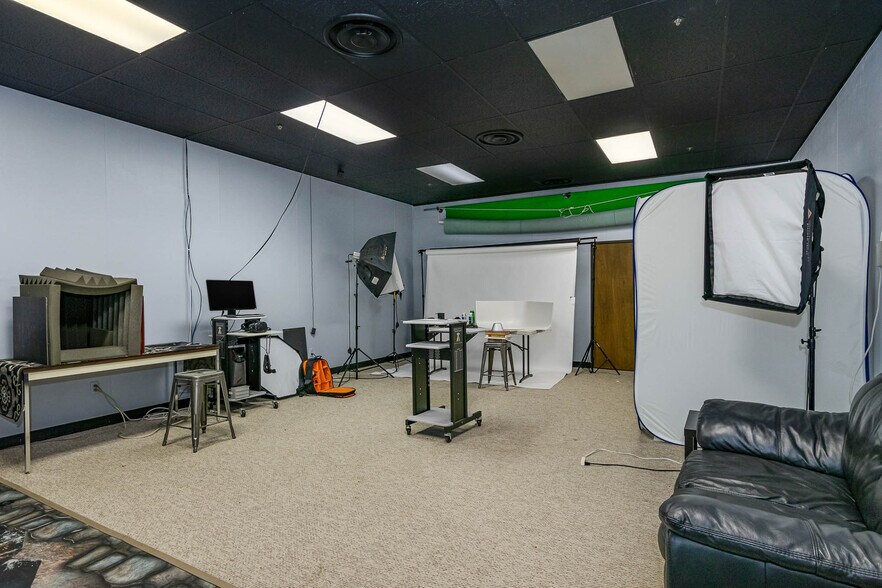 More Photos Of 626 Harper Ave, Detroit Light Manufacturing For Sale