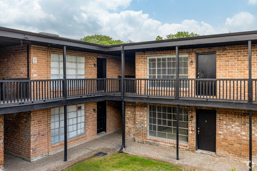 More Photos Of 6301 Alfano St, Houston Apartments For Sale