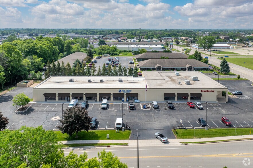 More Photos Of 500-520 N Westhill Blvd, Appleton Storefront Retail Office For Lease