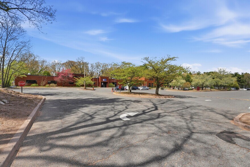 More Photos Of 594 Converse St, Longmeadow Schools For Lease