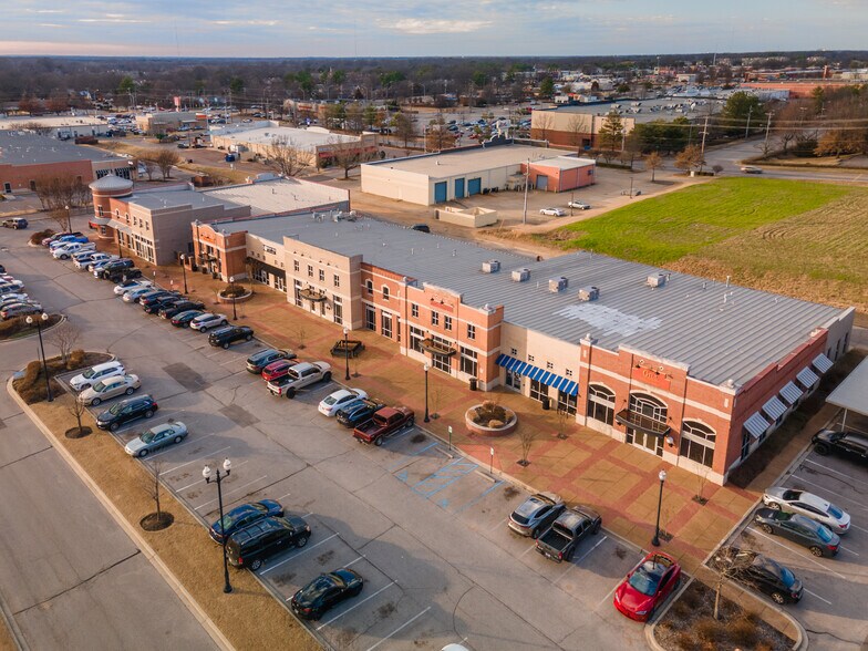 More Photos Of 8100 Macon Station Dr, Cordova Unknown For Lease