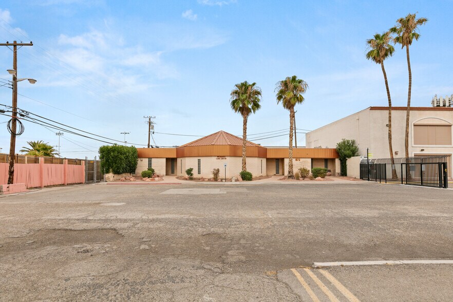 More Photos Of 872 E Sahara Ave, Las Vegas Medical For Lease
