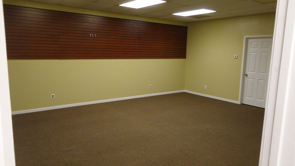 More Photos Of 8935 Baker St, Santa Fe Self Storage For Sale