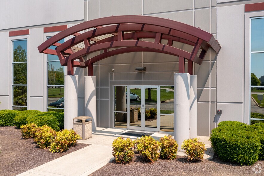 More Photos Of 101 River Ridge Cir, Jeffersonville Distribution For Lease