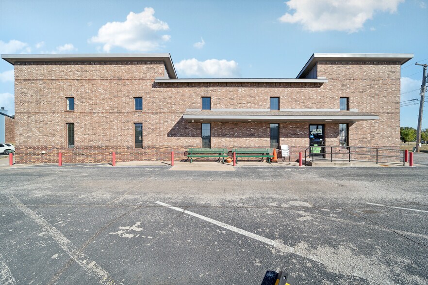 More Photos Of 508 E A St, Jenks Freestanding For Sale