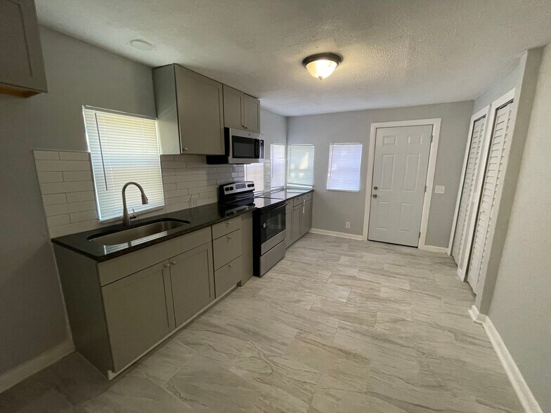 More Photos Of 619 Linwood Ave, Jacksonville Specialty For Sale