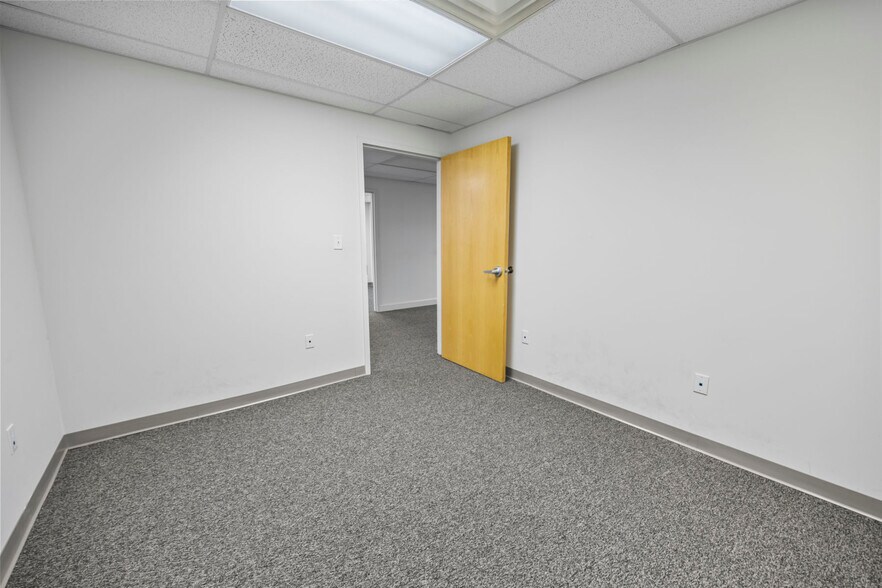 More Photos Of 314 Chris Gaupp Dr, Galloway Medical For Lease