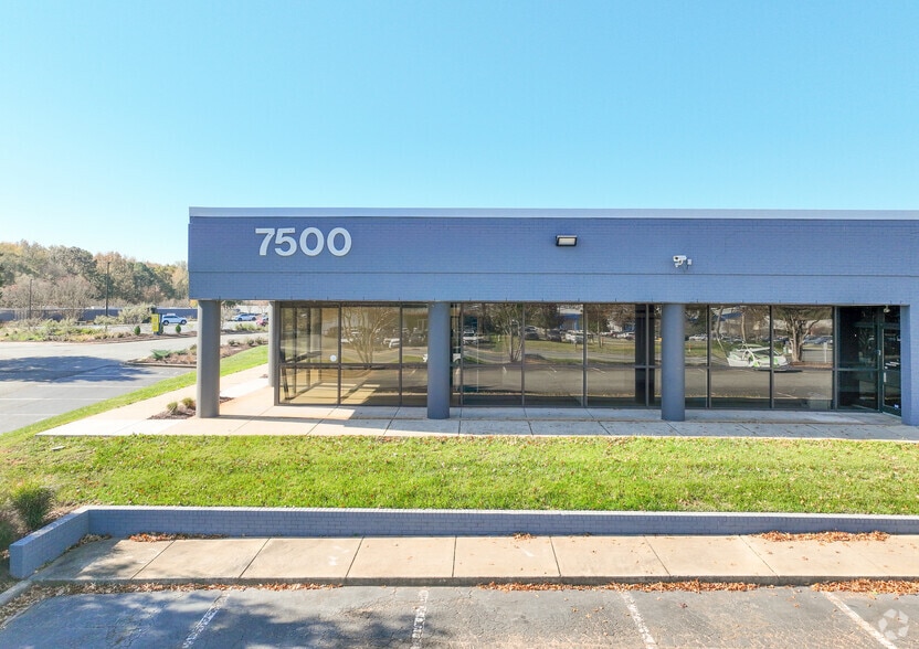 More Photos Of 7500 E Independence Blvd, Charlotte Unknown For Lease