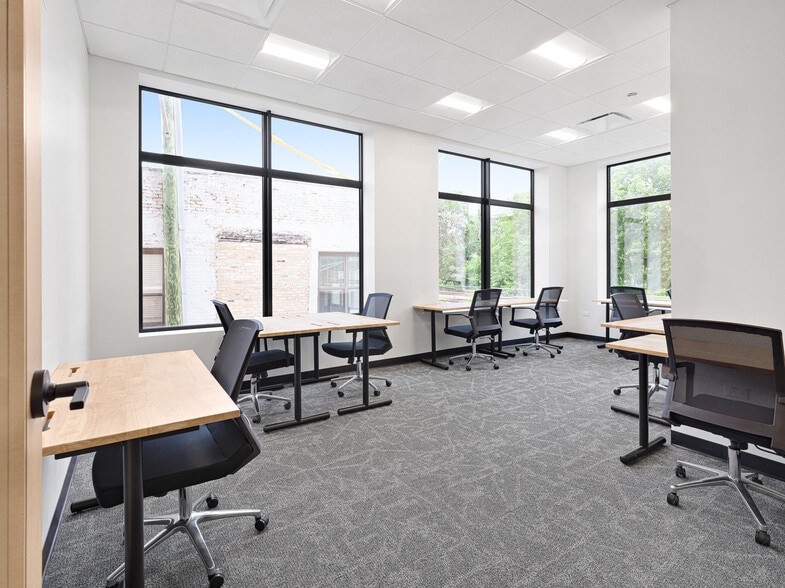 More Photos Of 3838 N Ravenswood Ave, Chicago Coworking Space