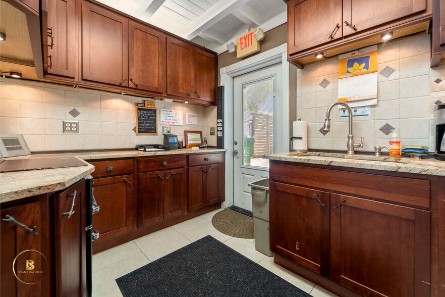 More Photos Of 342 N Orlando Ave, Cocoa Beach Light Manufacturing For Sale