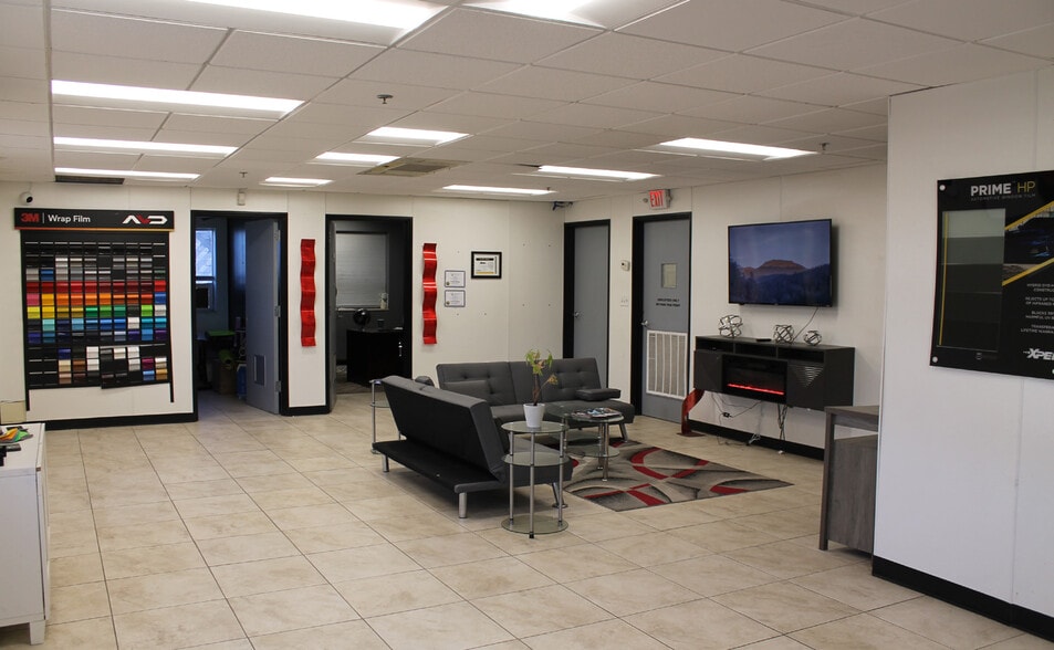 More Photos Of 11133 W Rogers St, Milwaukee Manufacturing For Lease