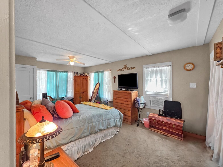 More Photos Of 617 Main St, Liberty Storefront Retail Office For Sale