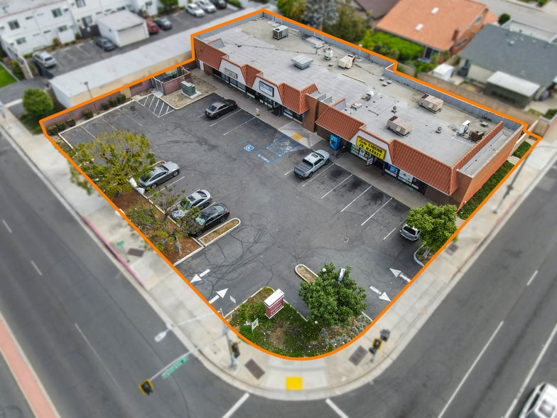 More Photos Of 20942-20948 Bloomfield Ave, Lakewood Storefront For Sale