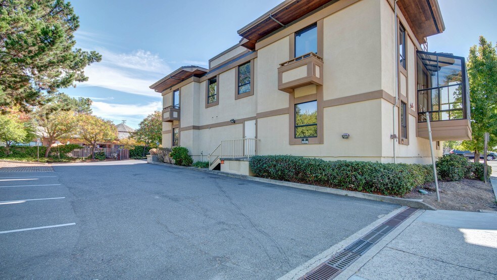 More Photos Of 915 Diablo Ave, Novato Office For Sale