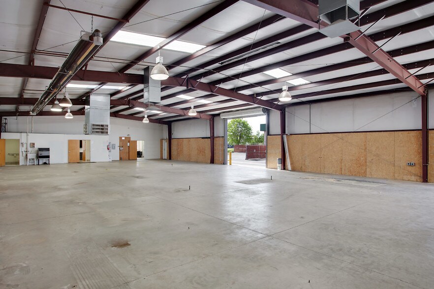 More Photos Of 138 Coremark Ct, Bakersfield Service For Lease