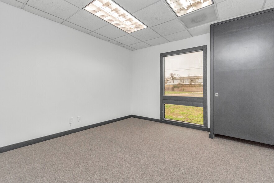 More Photos Of 8703 Meadowcroft Dr, Houston Medical For Lease