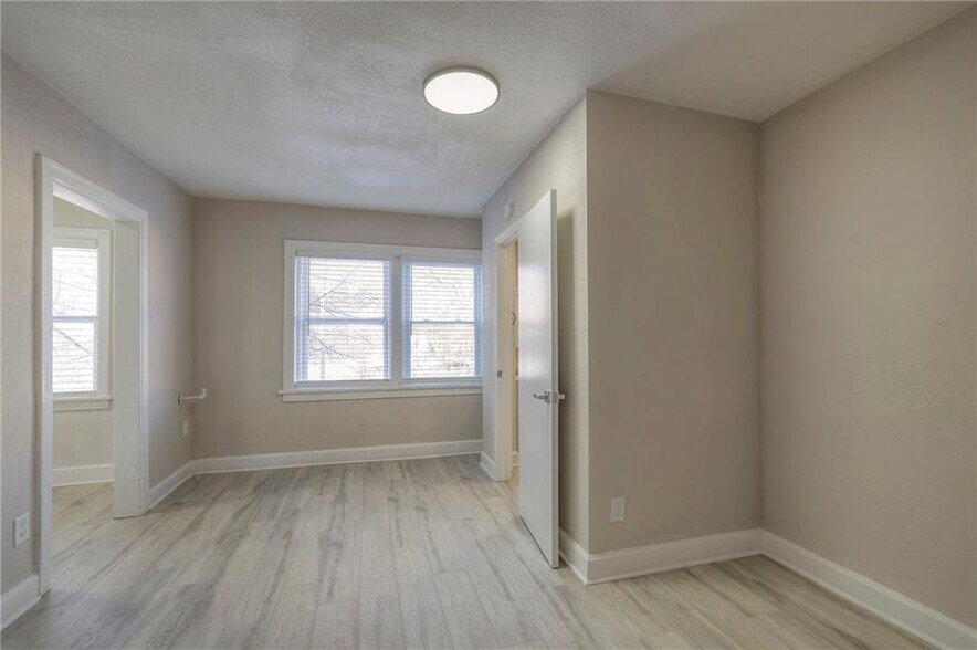 More Photos Of 109 E 40th St, Kansas City Apartments For Sale