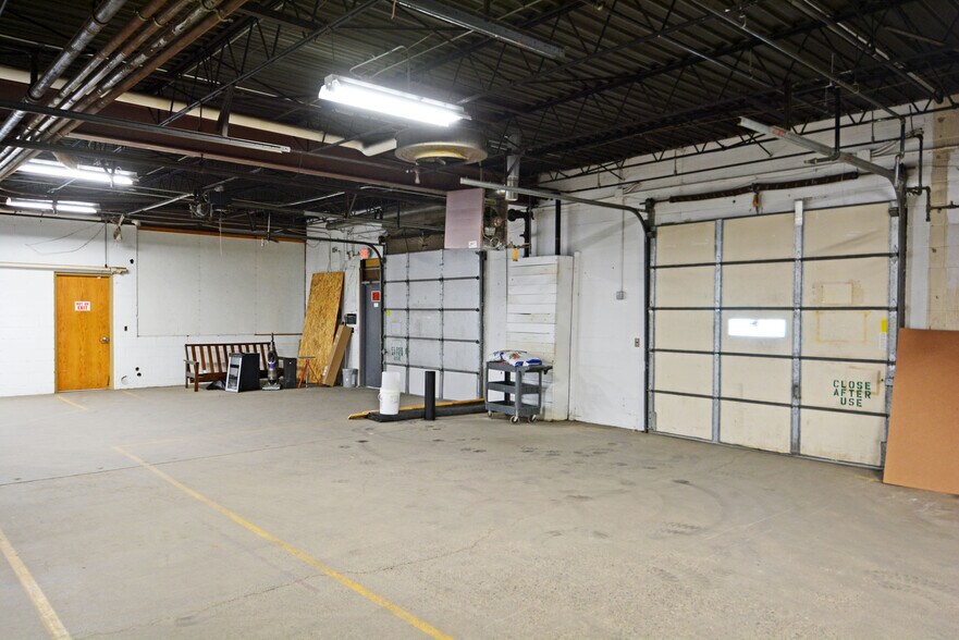 More Photos Of 4301 Hwy 7 W, Saint Louis Park Distribution For Lease