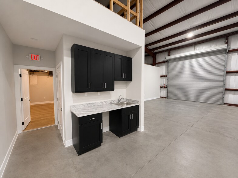 More Photos Of 4122 Meeting Street Rd, Charleston Warehouse For Lease
