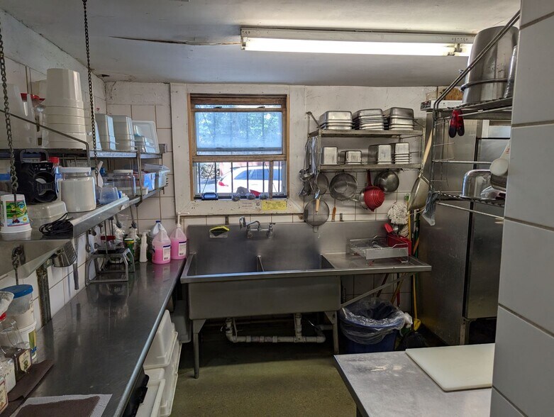 More Photos Of 1116-1122 Diamond Lake Rd, Mundelein Restaurant For Sale