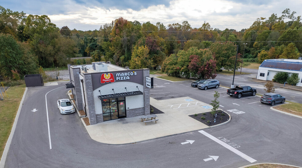 Primary Photo Of 1683 S Highland Ave, Jackson Fast Food For Sale