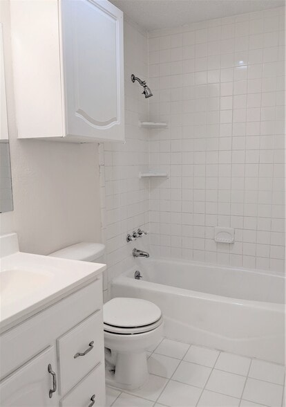 More Photos Of 704 E 22nd St, Houston Apartments For Sale