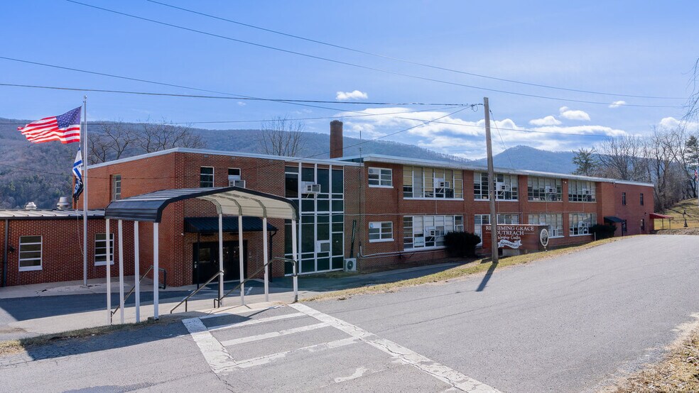 Primary Photo Of 81 Evick Dr, Franklin Flex For Sale