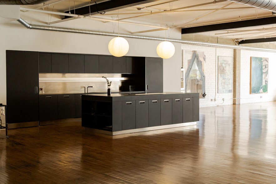 More Photos Of 500-530 Molino St, Los Angeles Office For Sale