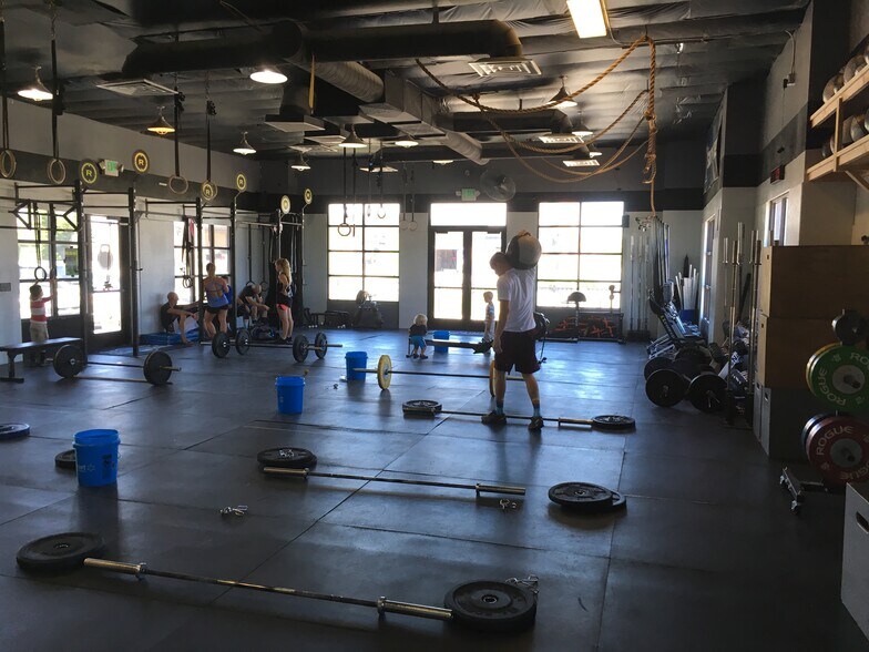 More Photos Of 25 N Hillcrest Dr, Saratoga Springs Storefront For Lease