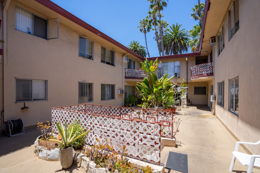 More Photos Of 720 S Plymouth Blvd, Los Angeles Apartments For Sale