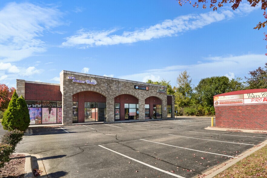 More Photos Of 52261-52271 Van Dyke Ave, Shelby Township Storefront For Lease