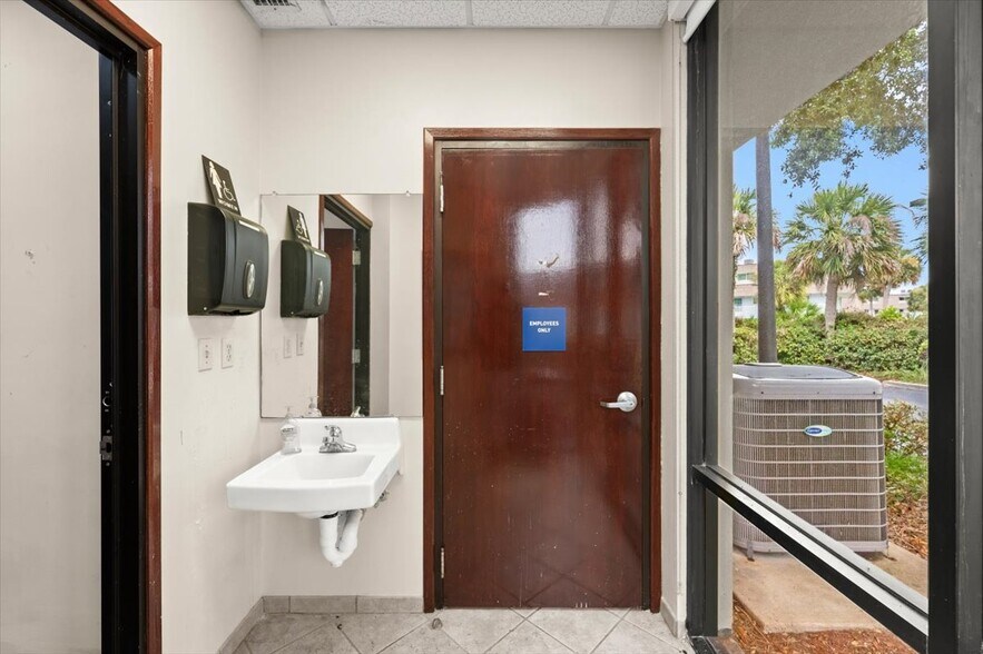 More Photos Of 128 E Granada Blvd, Ormond Beach Medical For Sale