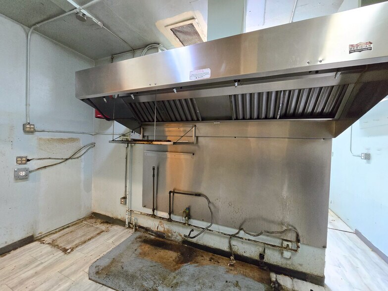 More Photos Of 10560 82nd Ave NW, Edmonton Restaurant For Sale