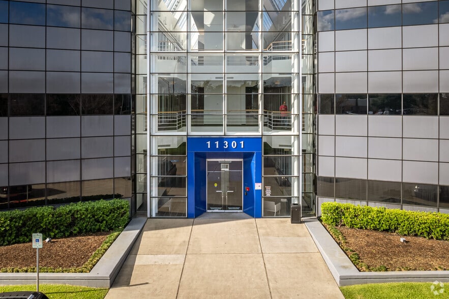More Photos Of 11301 Fallbrook Dr, Houston Office For Lease