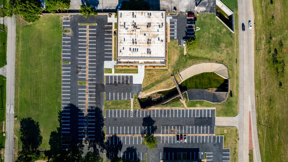 More Photos Of 3105 E Skelly Dr, Tulsa Office For Lease