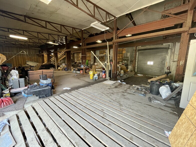 More Photos Of 500 N 5th St, Toronto Warehouse For Sale