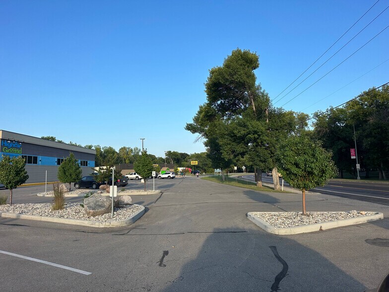 More Photos Of 1250 4th Ave NW, Minot Storefront For Lease