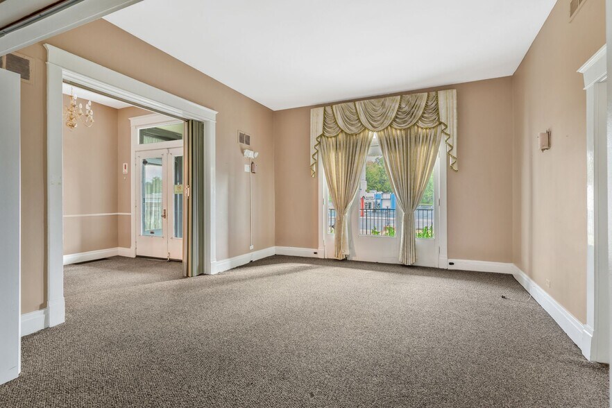 More Photos Of 904 Gallatin Ave, Nashville General Retail For Sale