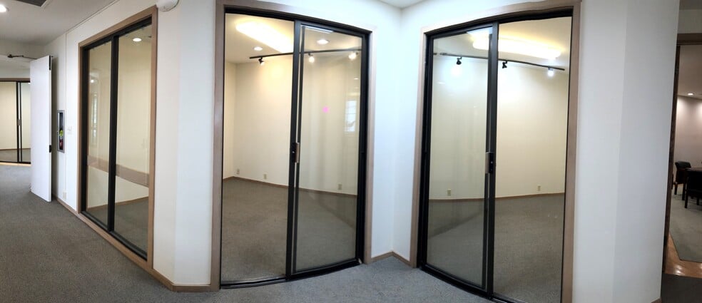 More Photos Of 2107 Livingston St, Oakland Warehouse For Lease