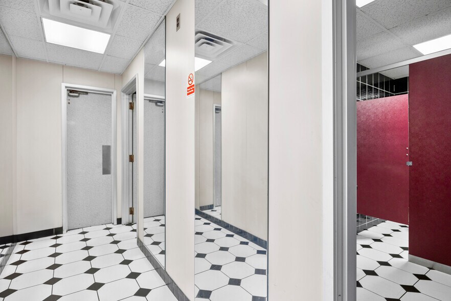 More Photos Of 1975 Central Ave, Albany Restaurant For Sale