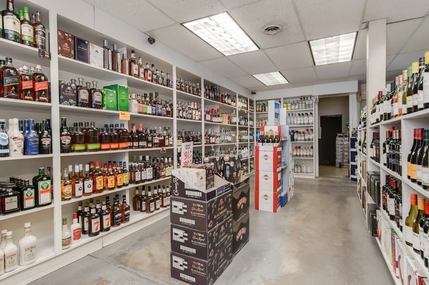 More Photos Of 3737 Lawson Rd, Ijamsville Storefront Retail Residential For Sale