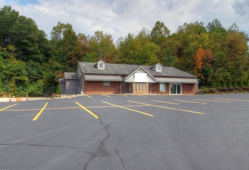 More Photos Of 3404 New Castle Rd, Lowellville Lodge Meeting Hall For Sale