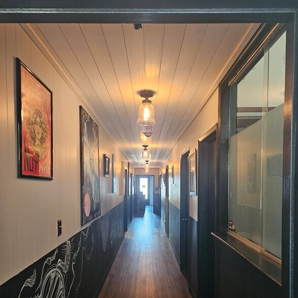 More Photos Of 403-415 NE 3rd St, McMinnville Storefront Retail Office For Lease