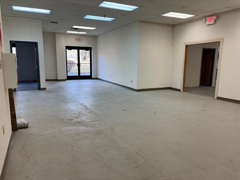 More Photos Of 1566 Akron Peninsula Rd, Akron Light Manufacturing For Lease