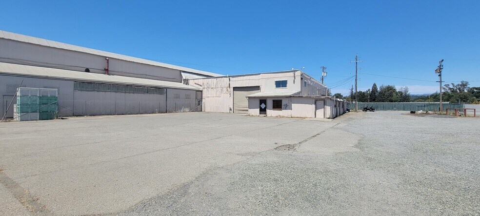 More Photos Of 930 Shiloh Rd, Windsor Warehouse For Lease