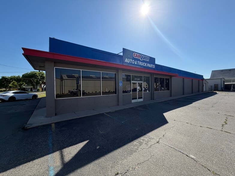 Primary Photo Of 1730-1755 Jackson Ave, Escalon Freestanding For Sale