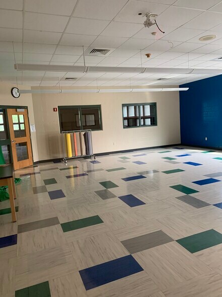 More Photos Of 3994 Wequiock Rd, Green Bay Specialty For Lease