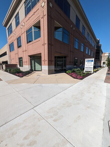 More Photos Of 415 Columbia St, Lafayette Office For Sale