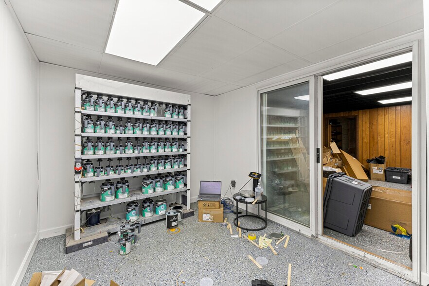 More Photos Of 12950 Lyndon Ave, Detroit Warehouse For Lease